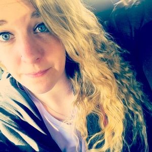 Meet your Posher, Caitlin